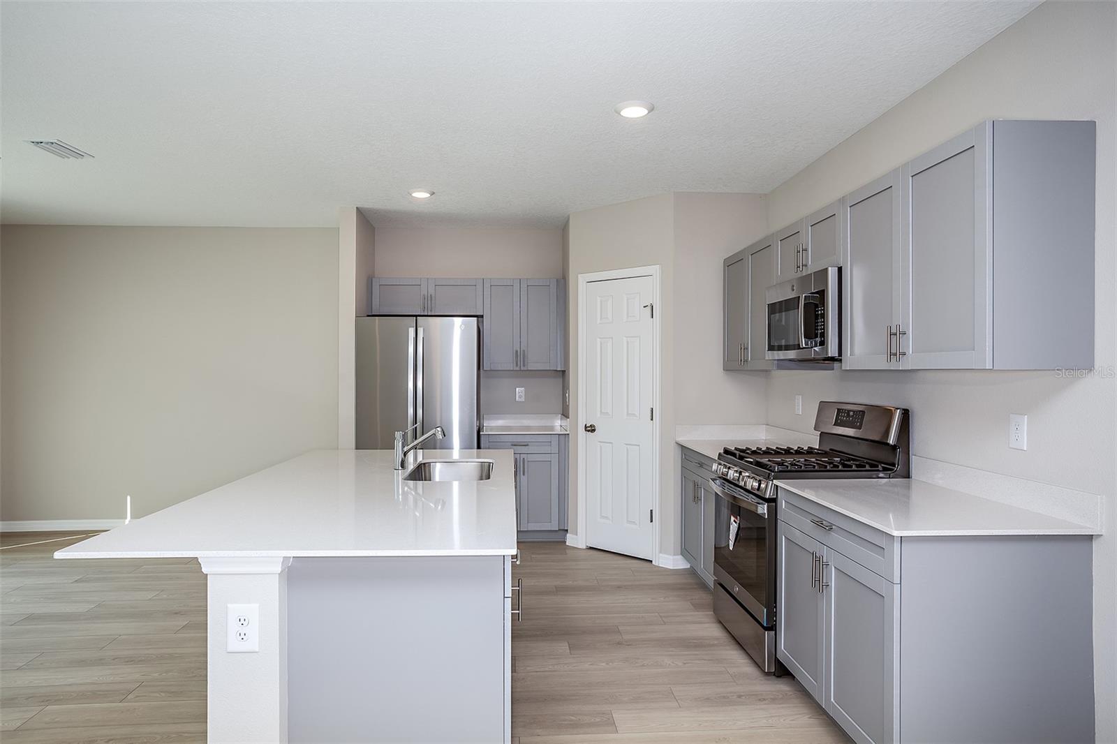 Image 4 of 20 For 1756 Frogmore Avenue