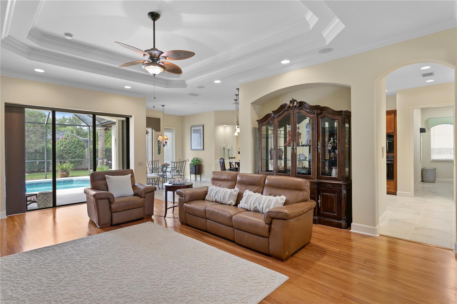 Listing photo id 8 for 19830 Strathmore Place
