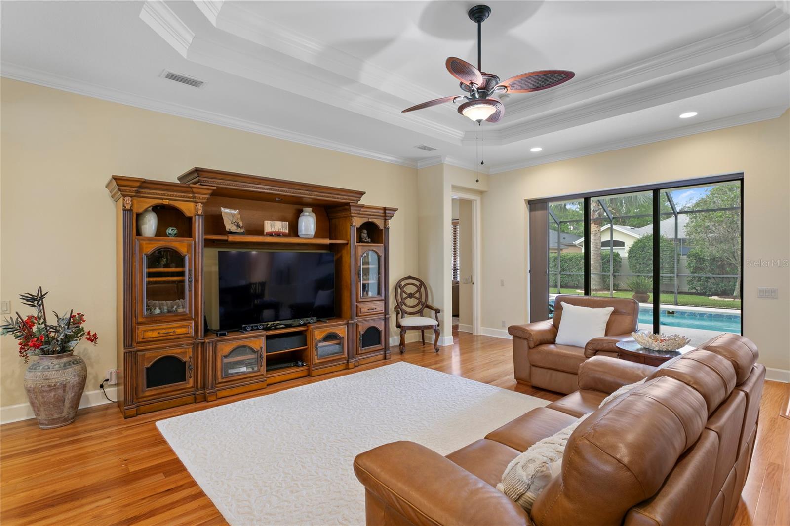 Listing photo id 10 for 19830 Strathmore Place