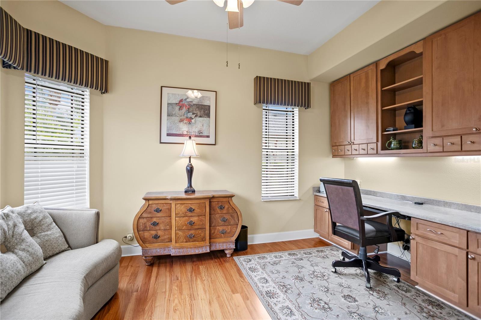 Listing photo id 12 for 19830 Strathmore Place