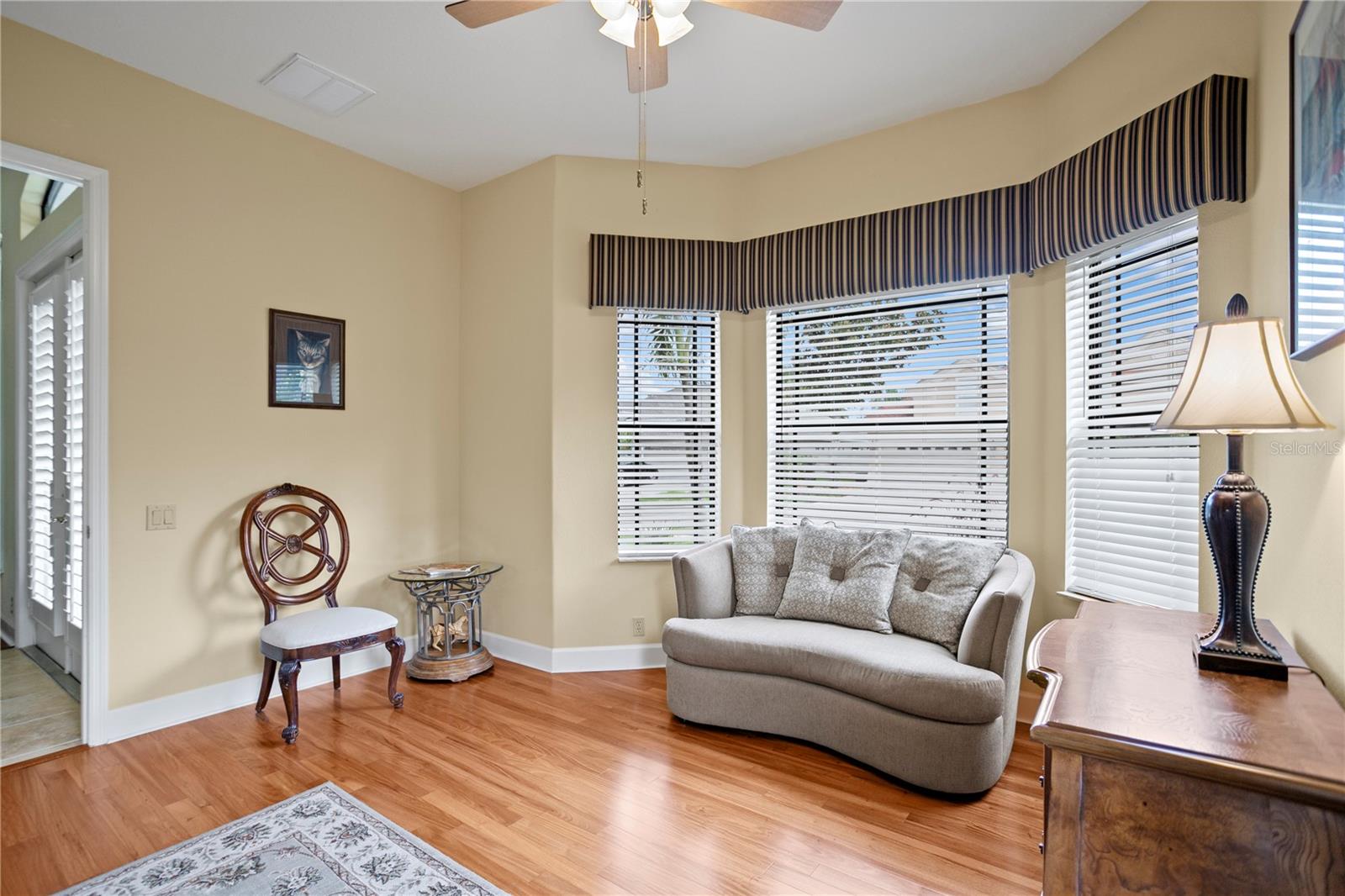 Listing photo id 13 for 19830 Strathmore Place