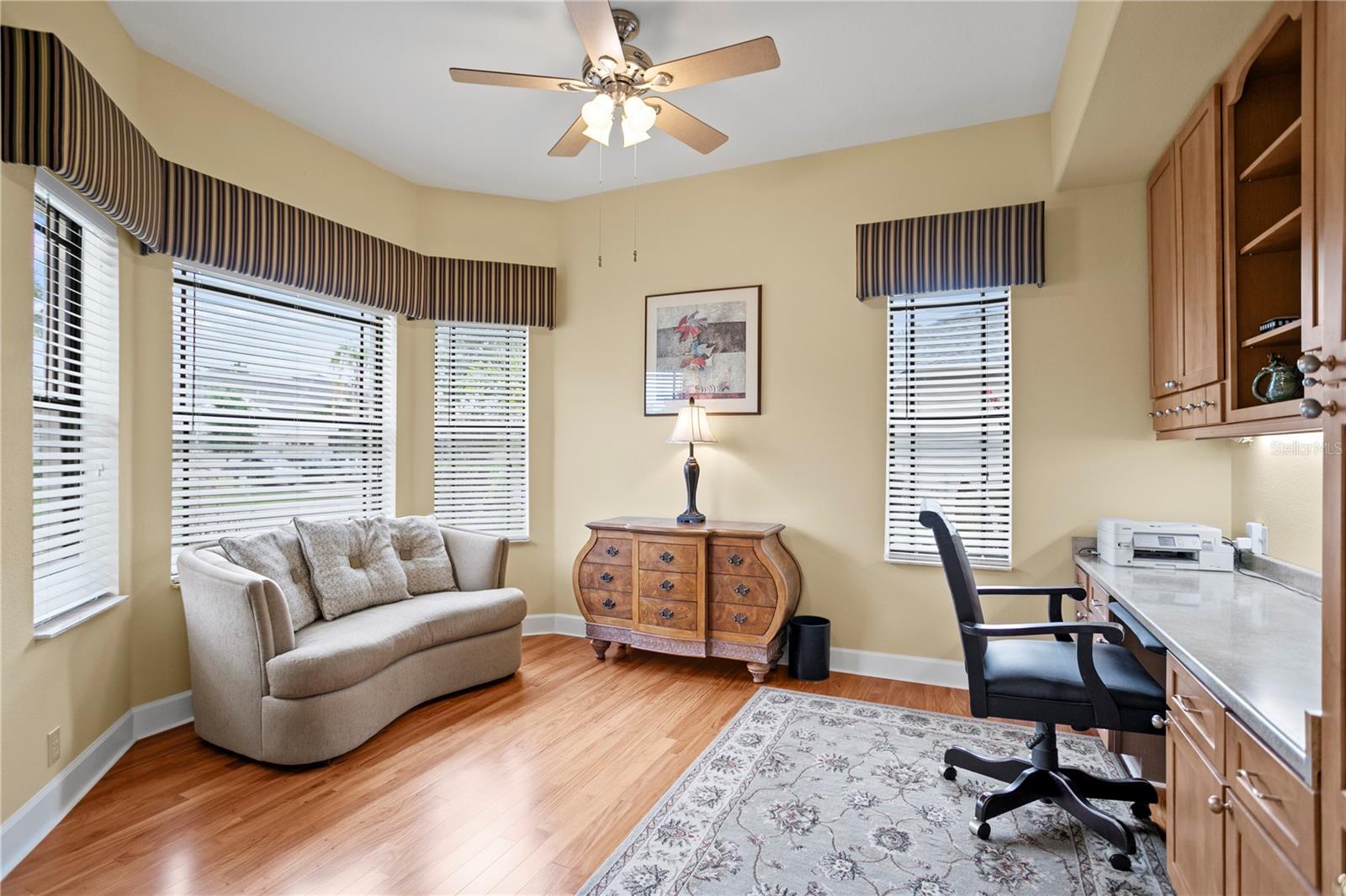 Listing photo id 14 for 19830 Strathmore Place