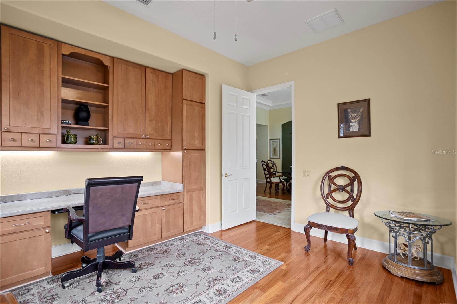 Listing photo id 15 for 19830 Strathmore Place
