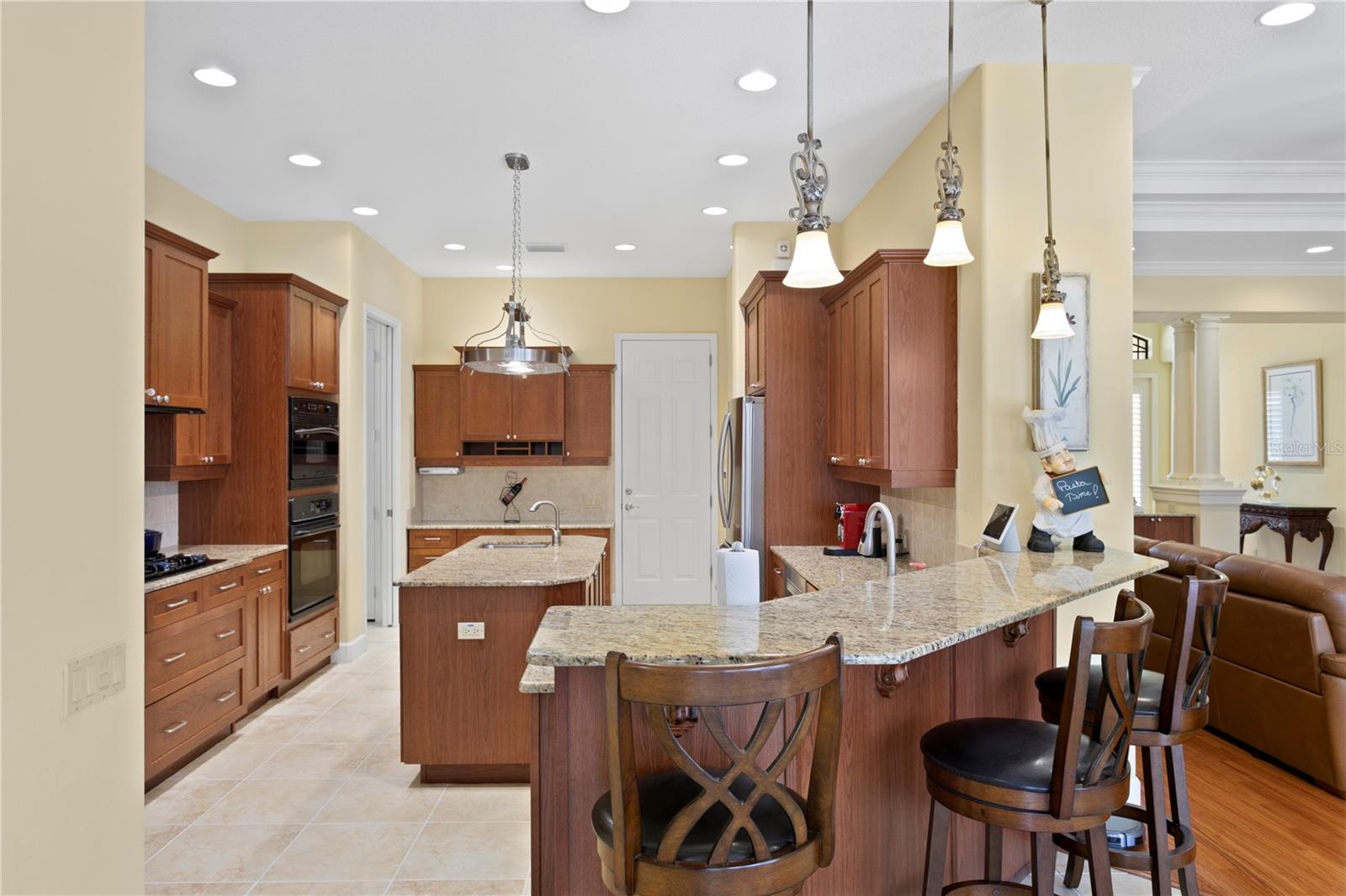 Listing photo id 19 for 19830 Strathmore Place