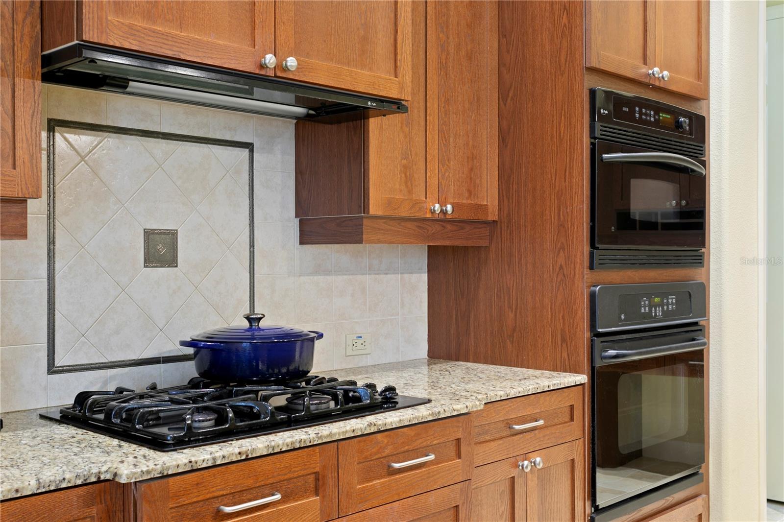 Listing photo id 20 for 19830 Strathmore Place