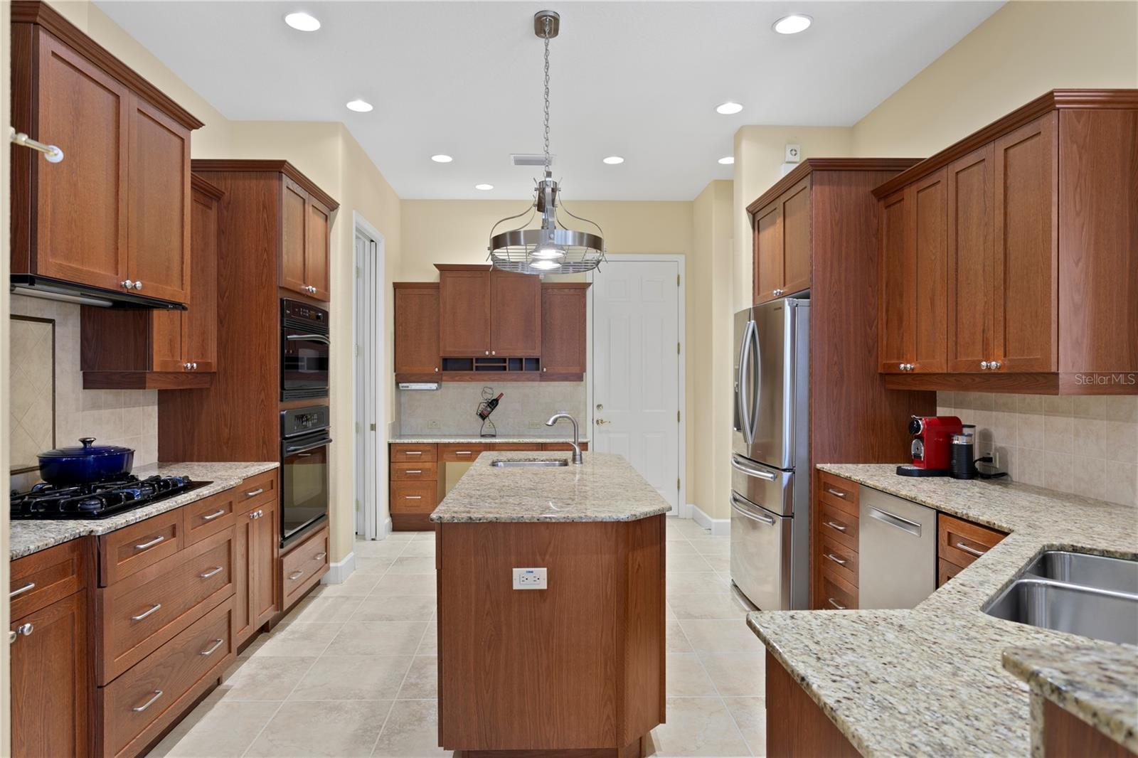 Listing photo id 21 for 19830 Strathmore Place
