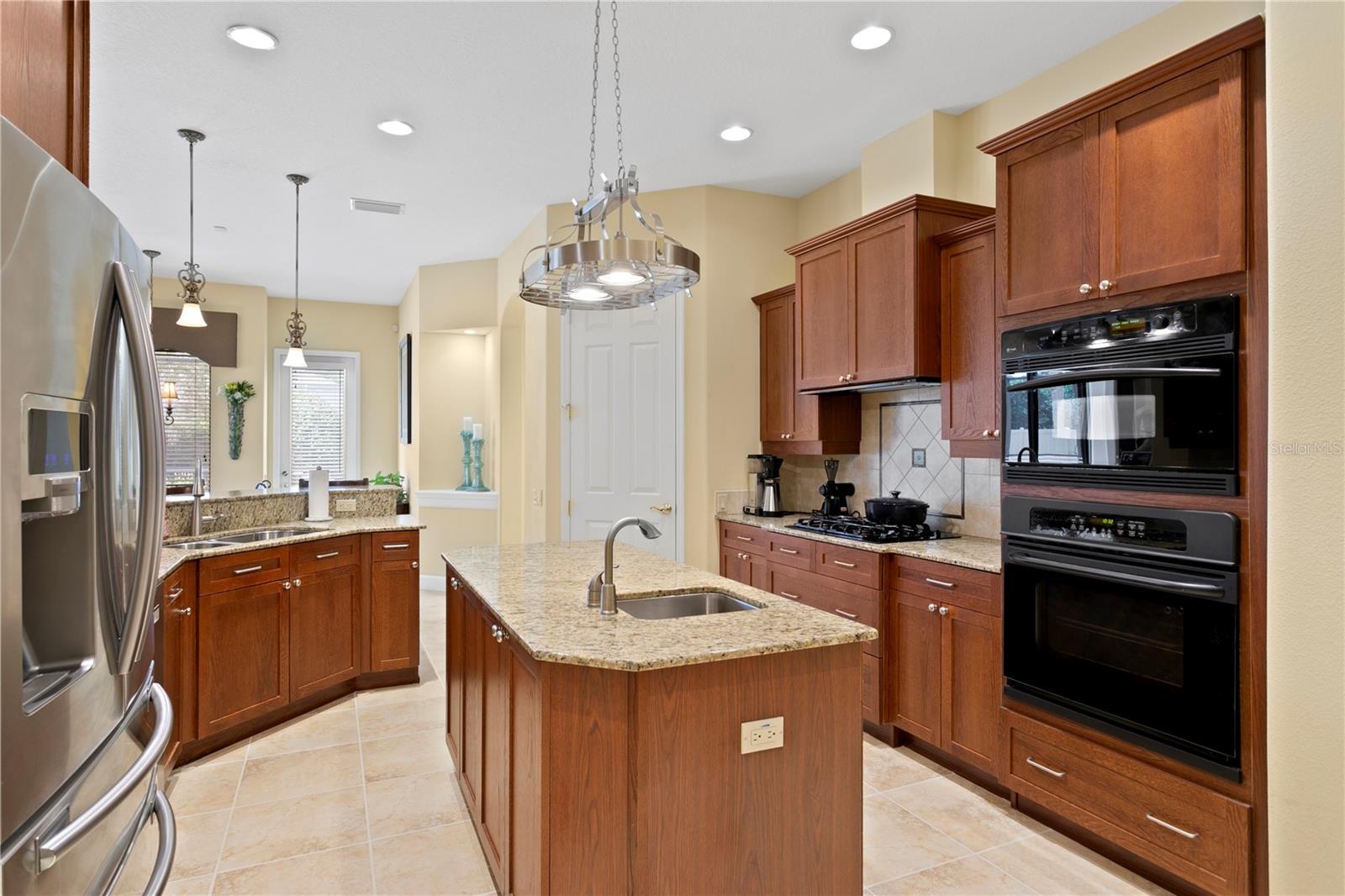 Listing photo id 22 for 19830 Strathmore Place