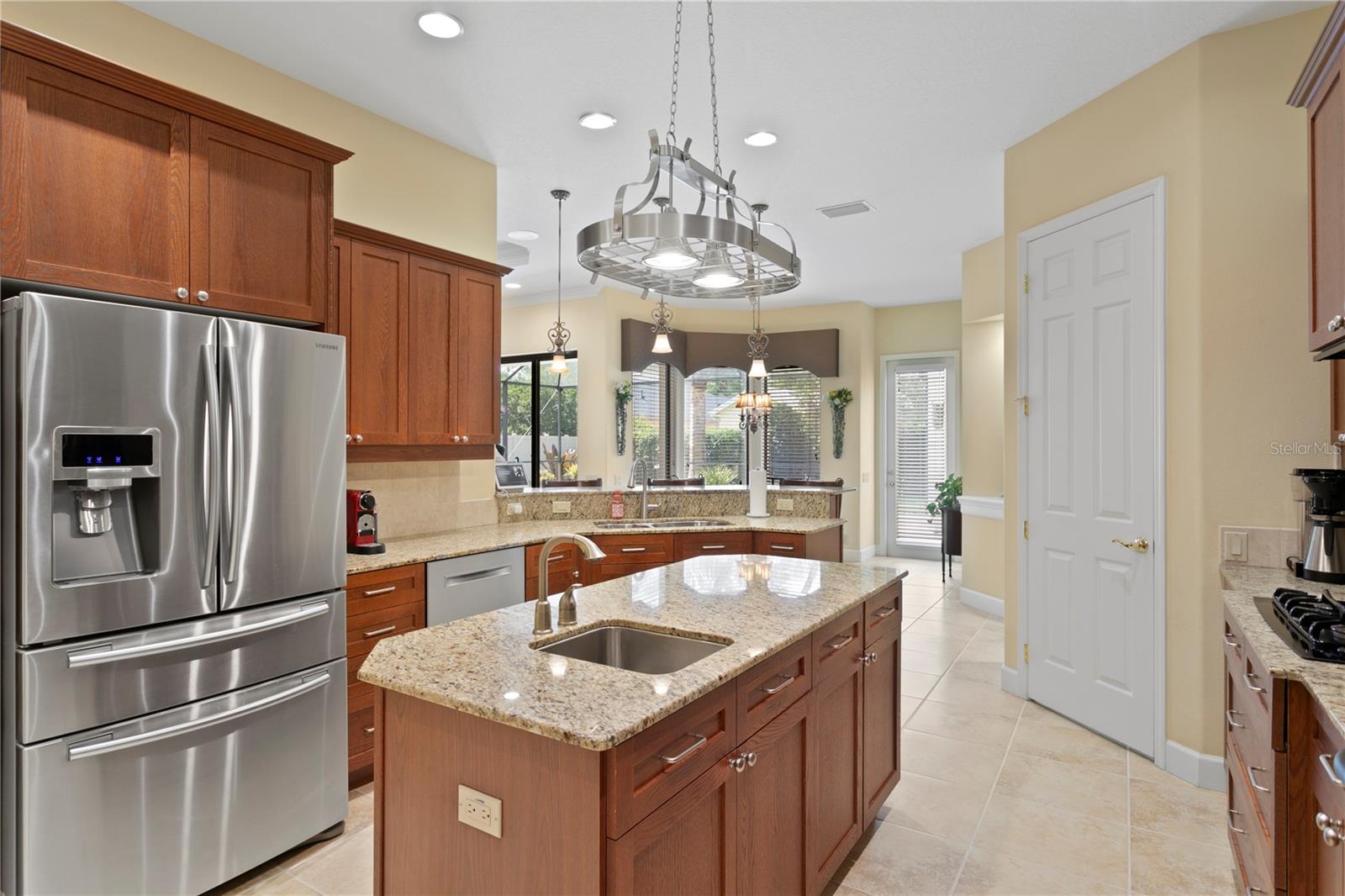 Listing photo id 23 for 19830 Strathmore Place