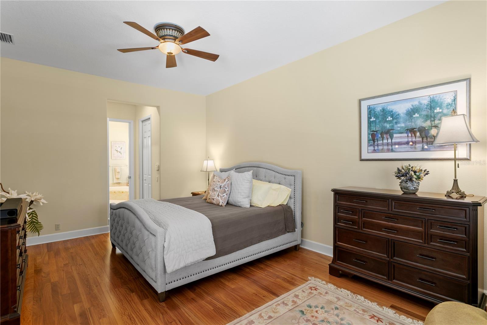 Listing photo id 27 for 19830 Strathmore Place