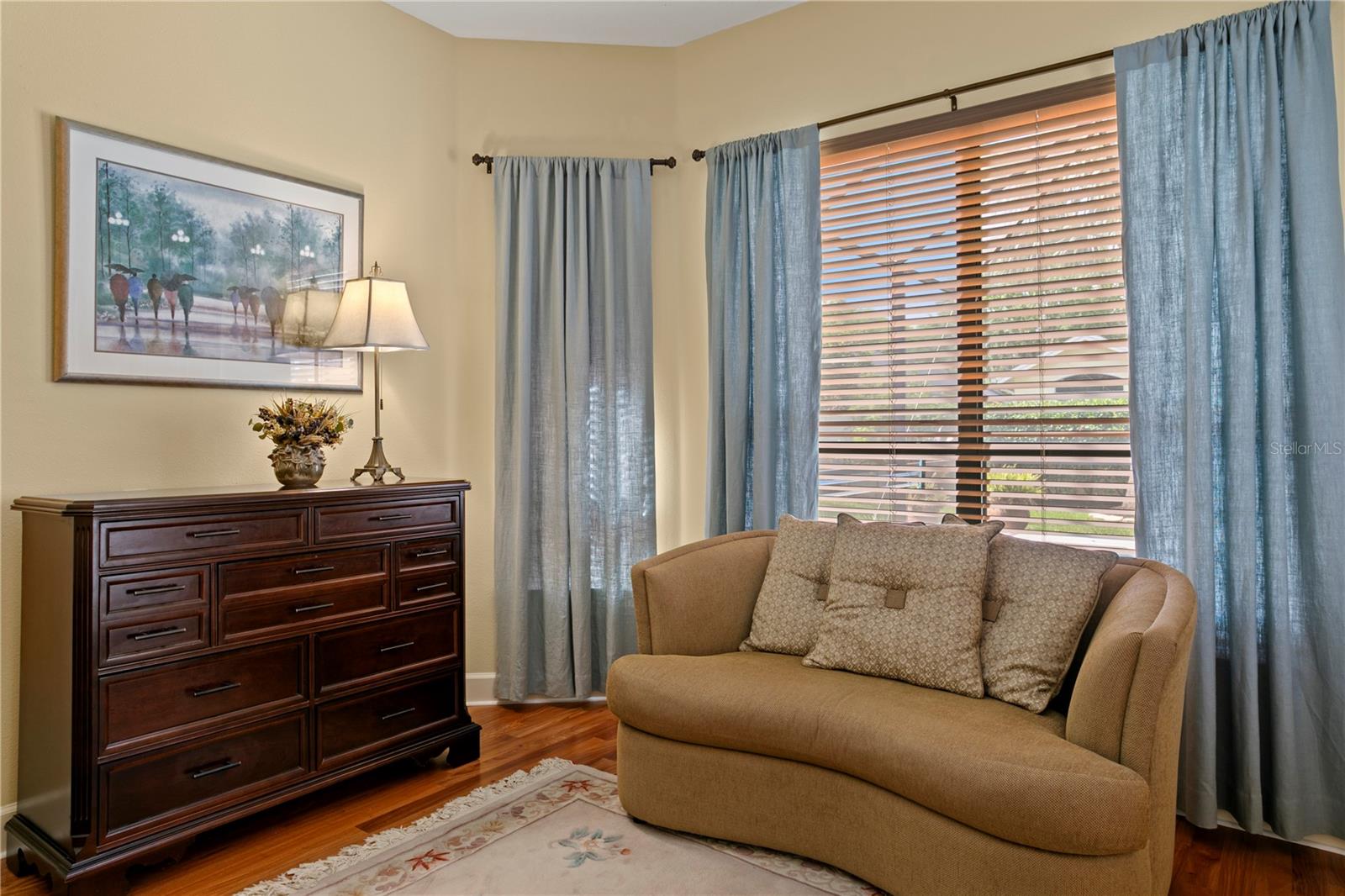 Listing photo id 29 for 19830 Strathmore Place