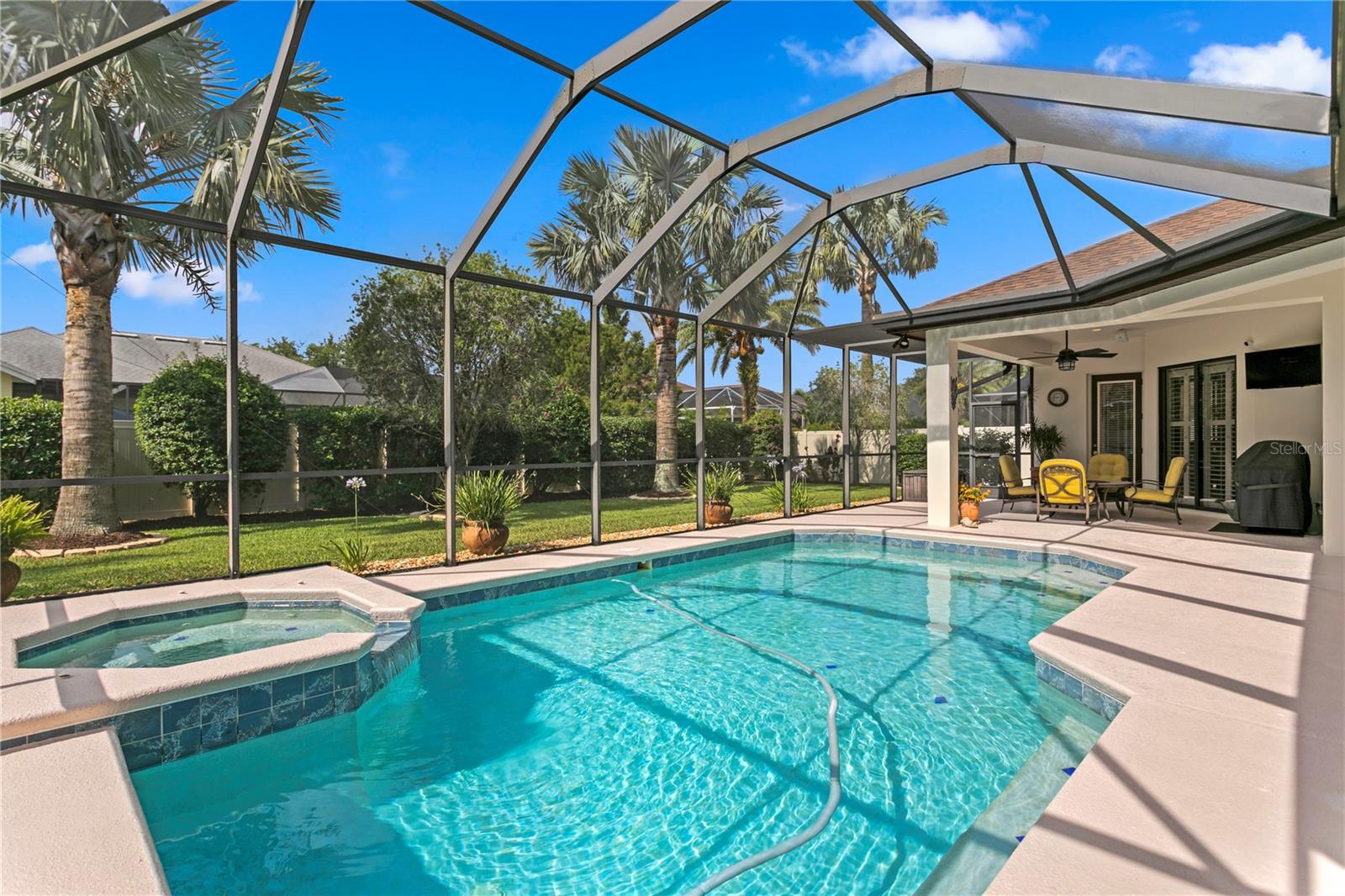 Listing photo id 2 for 19830 Strathmore Place