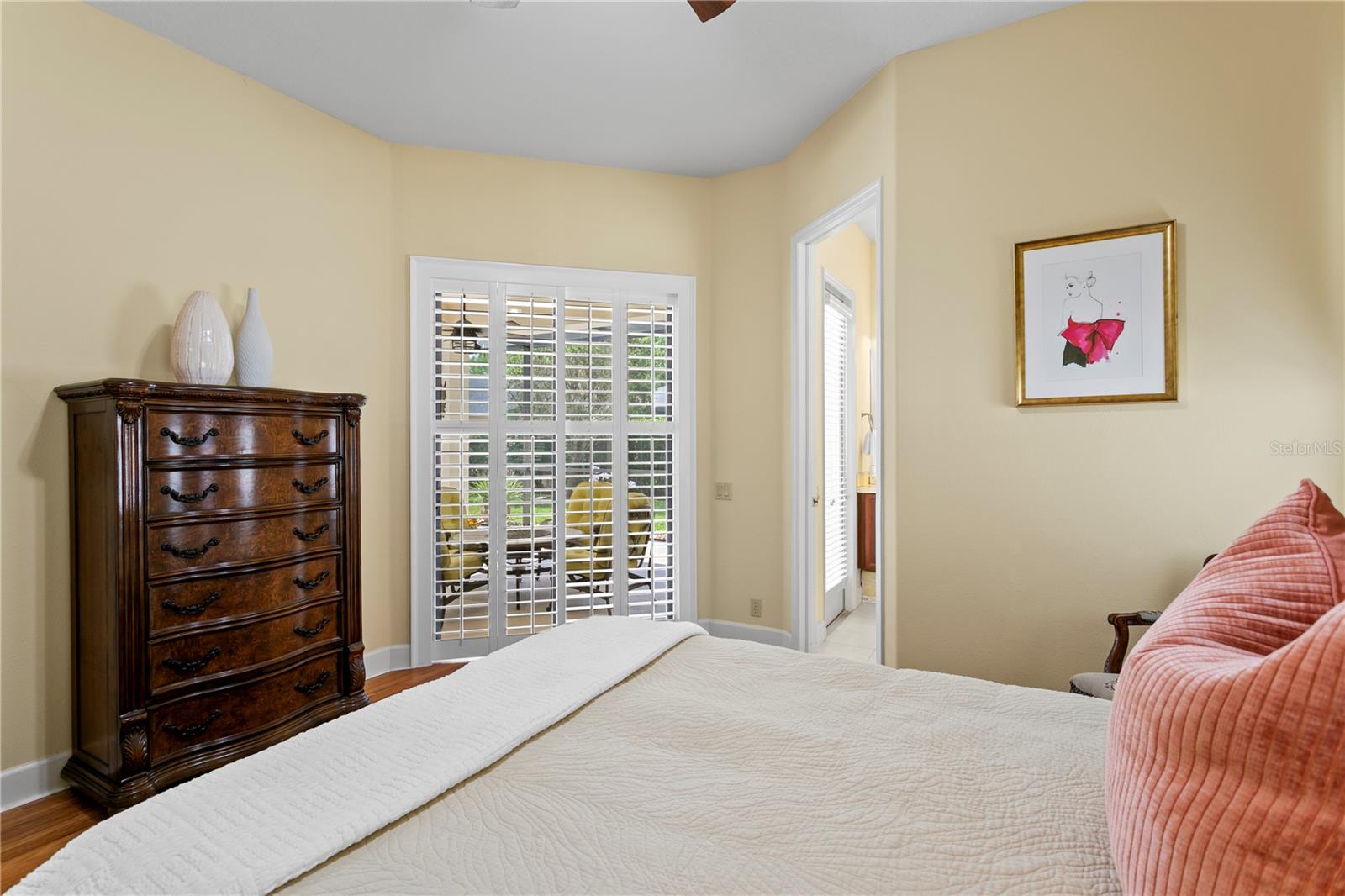 Listing photo id 38 for 19830 Strathmore Place