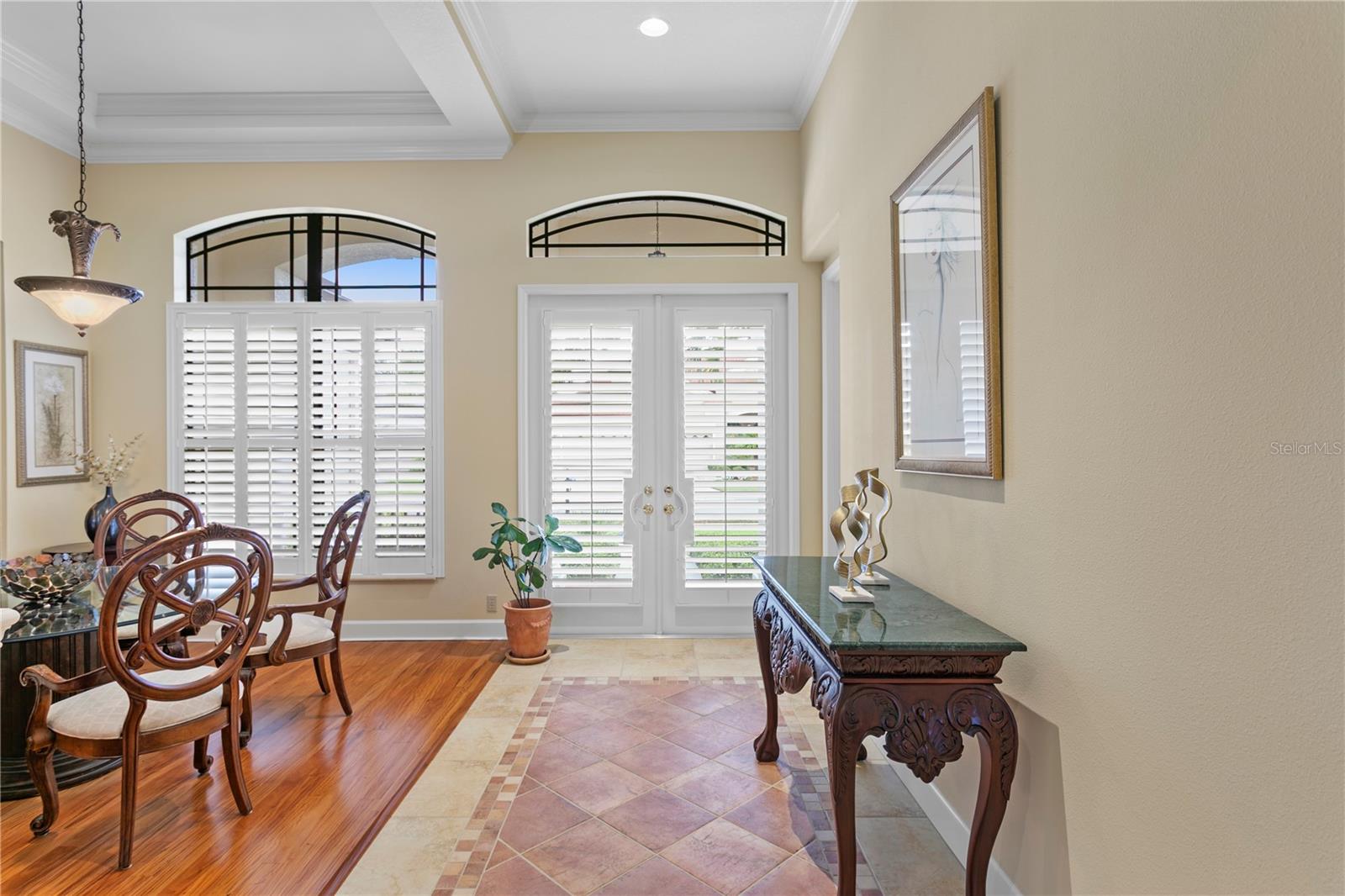 Listing photo id 3 for 19830 Strathmore Place
