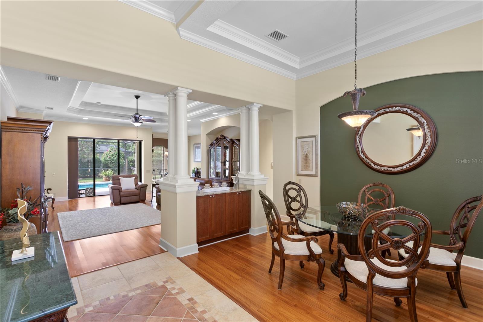 Listing photo id 4 for 19830 Strathmore Place