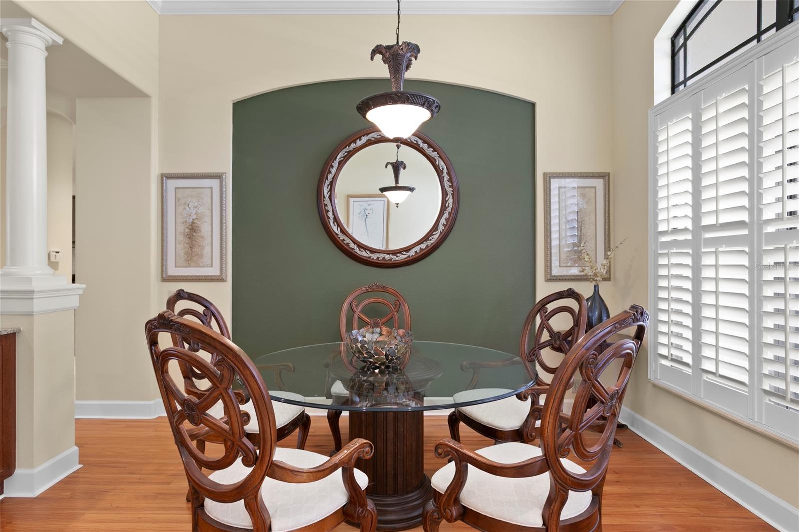 Listing photo id 5 for 19830 Strathmore Place
