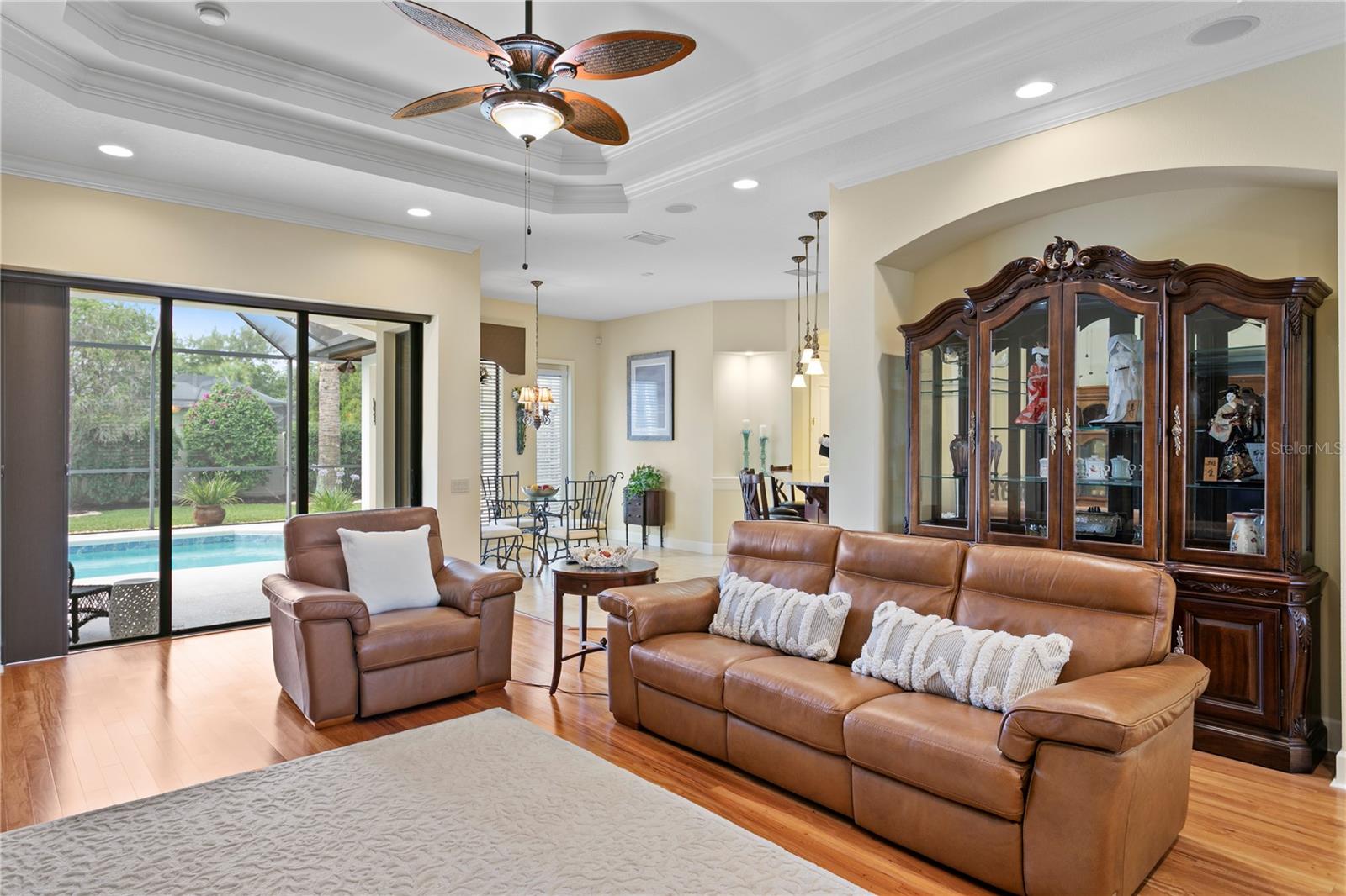 Listing photo id 7 for 19830 Strathmore Place