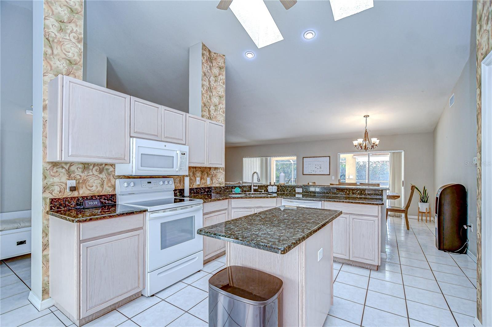 Image 10 of 35 For 2117 Laindale Place