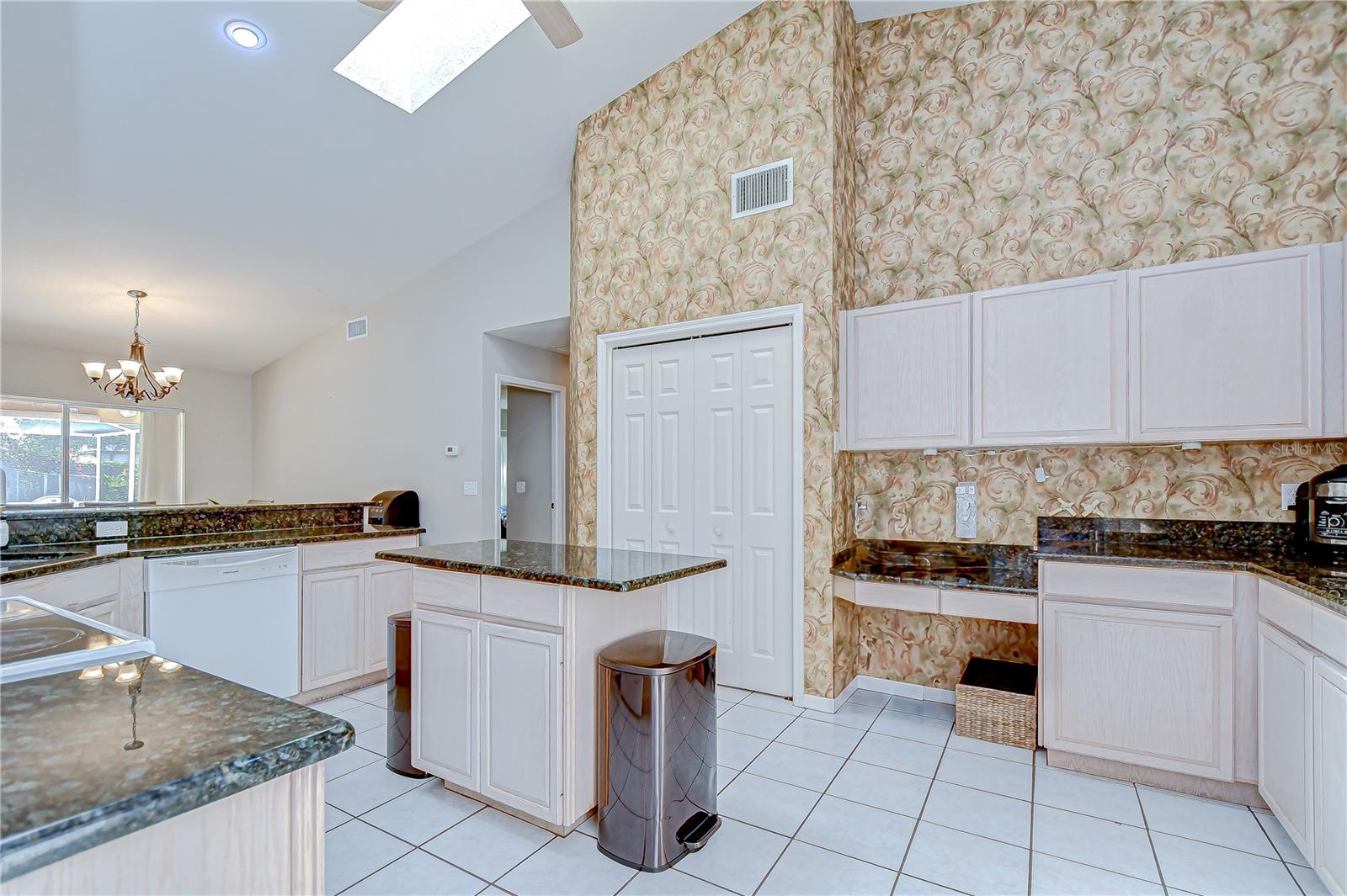 Image 9 of 35 For 2117 Laindale Place