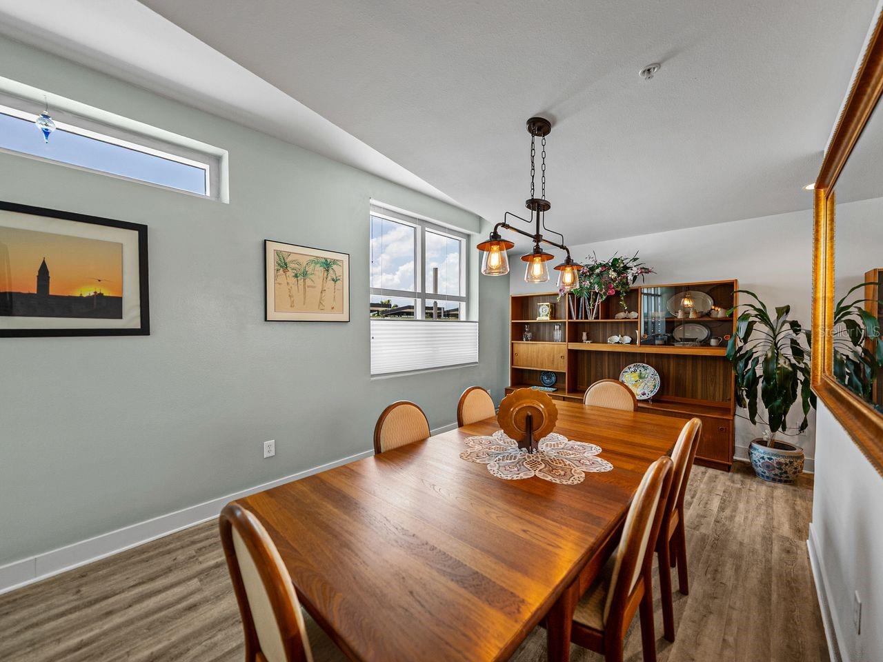 Listing photo id 10 for 1208 Kennedy Boulevard 914