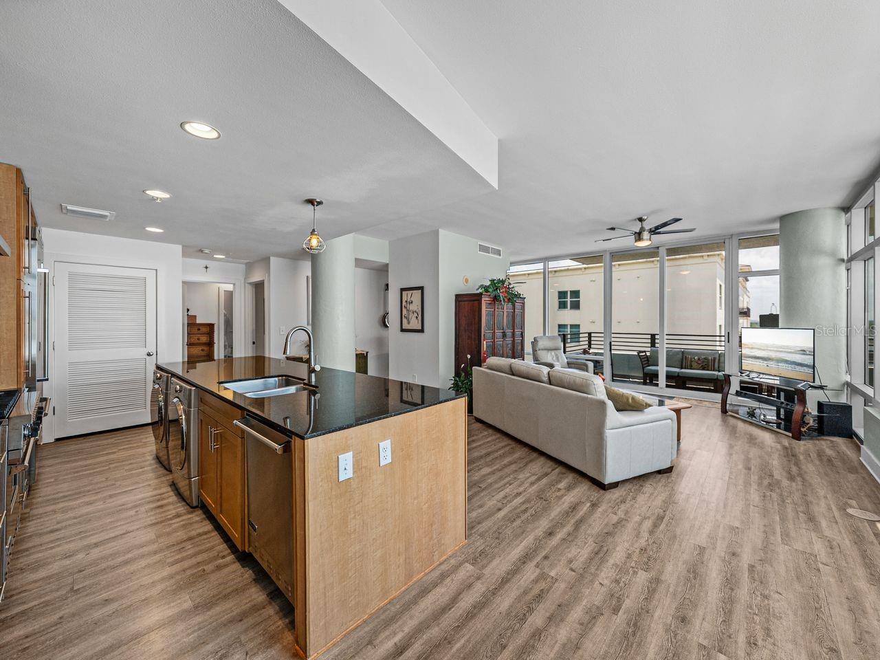 Listing photo id 12 for 1208 Kennedy Boulevard 914