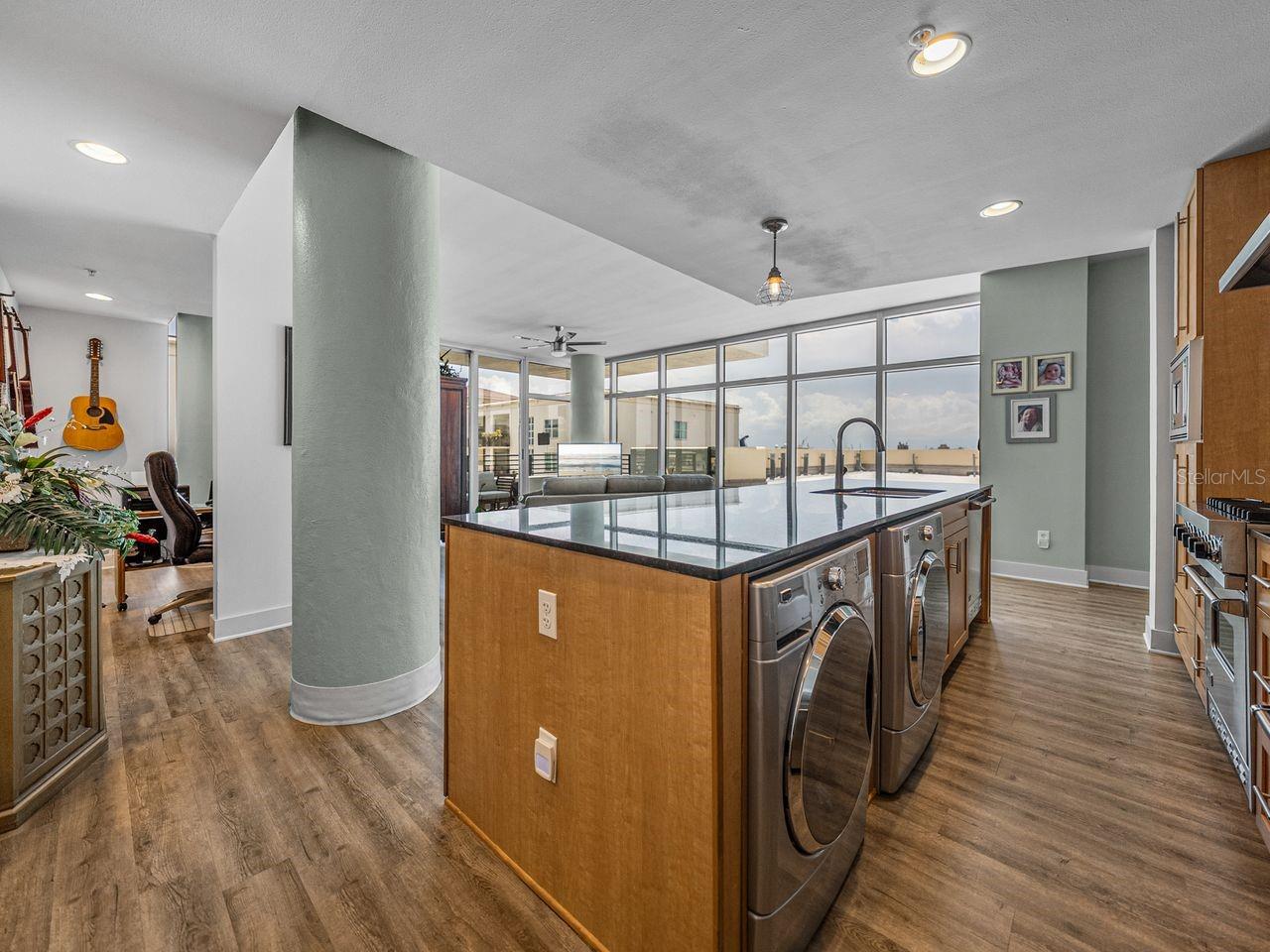 Listing photo id 15 for 1208 Kennedy Boulevard 914