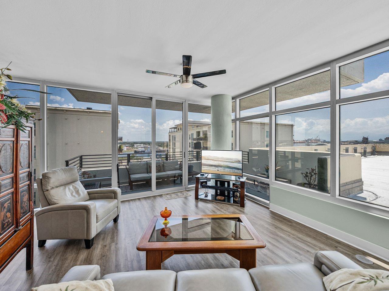 Listing photo id 19 for 1208 Kennedy Boulevard 914