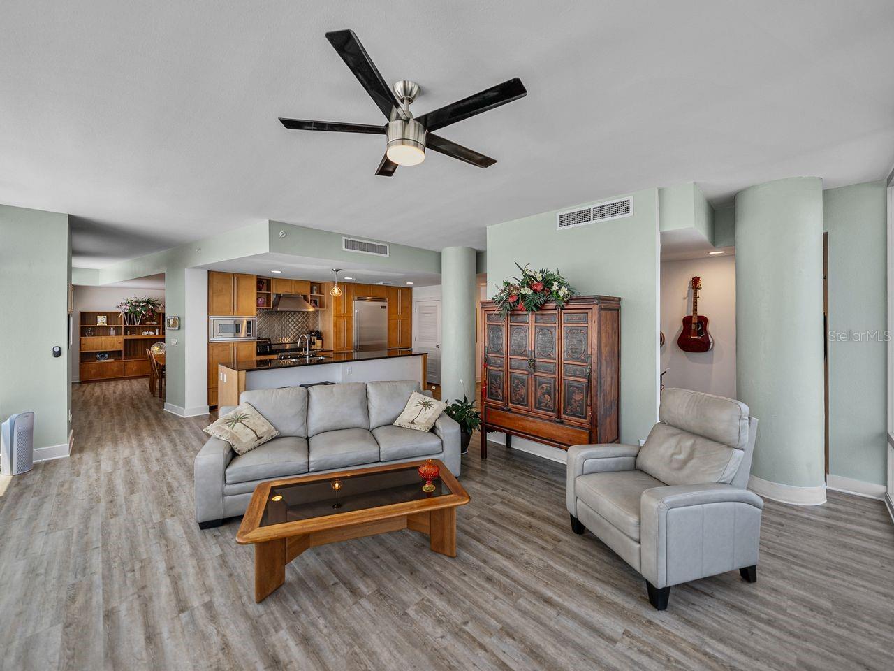 Listing photo id 21 for 1208 Kennedy Boulevard 914