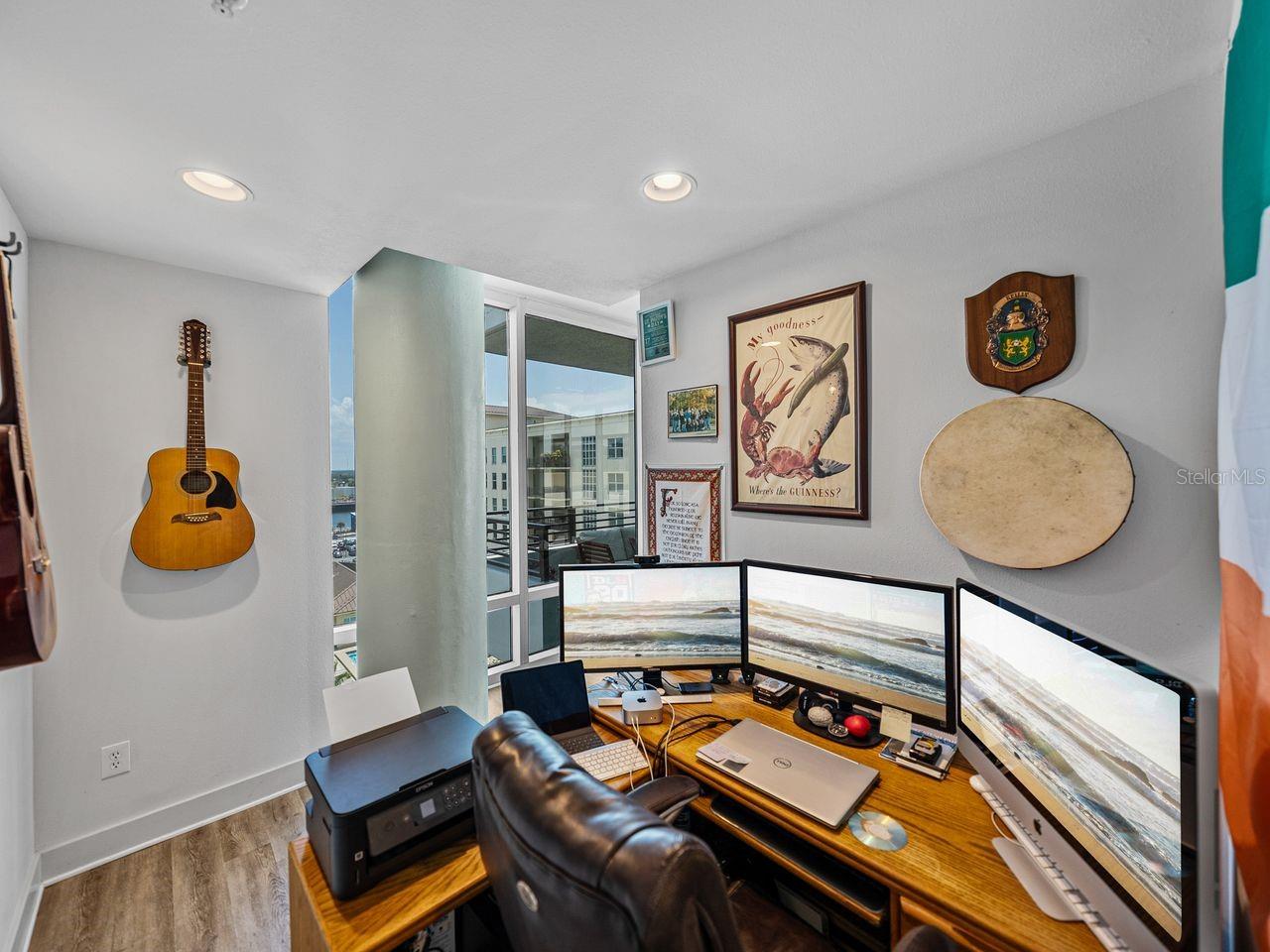 Listing photo id 24 for 1208 Kennedy Boulevard 914