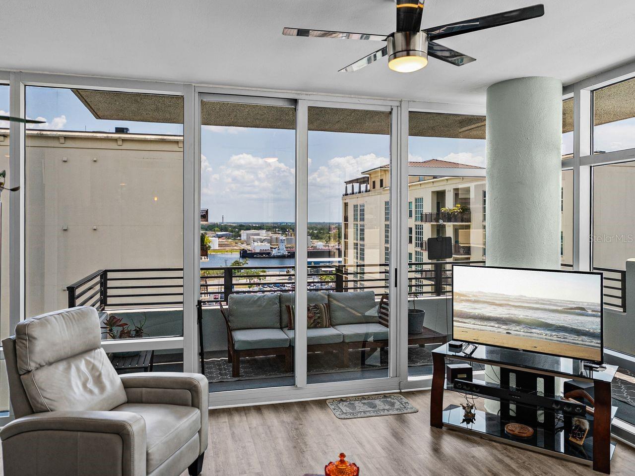 Listing photo id 26 for 1208 Kennedy Boulevard 914