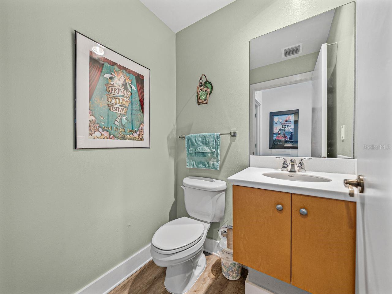 Listing photo id 37 for 1208 Kennedy Boulevard 914