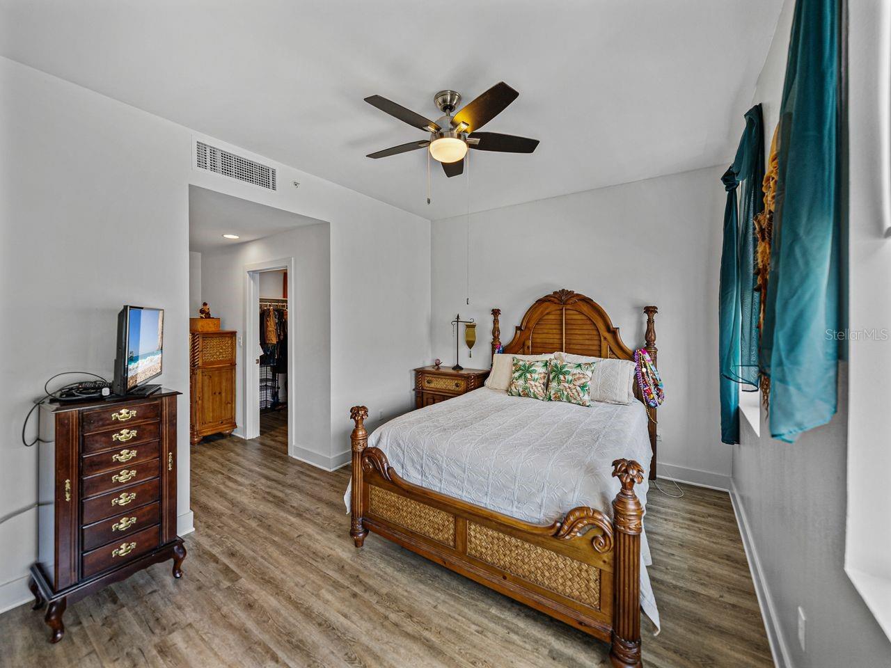 Listing photo id 38 for 1208 Kennedy Boulevard 914