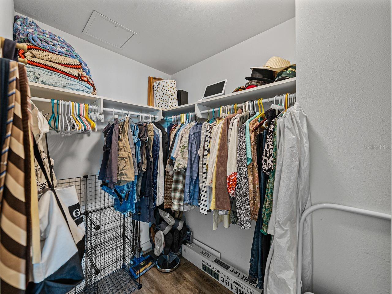 Listing photo id 39 for 1208 Kennedy Boulevard 914