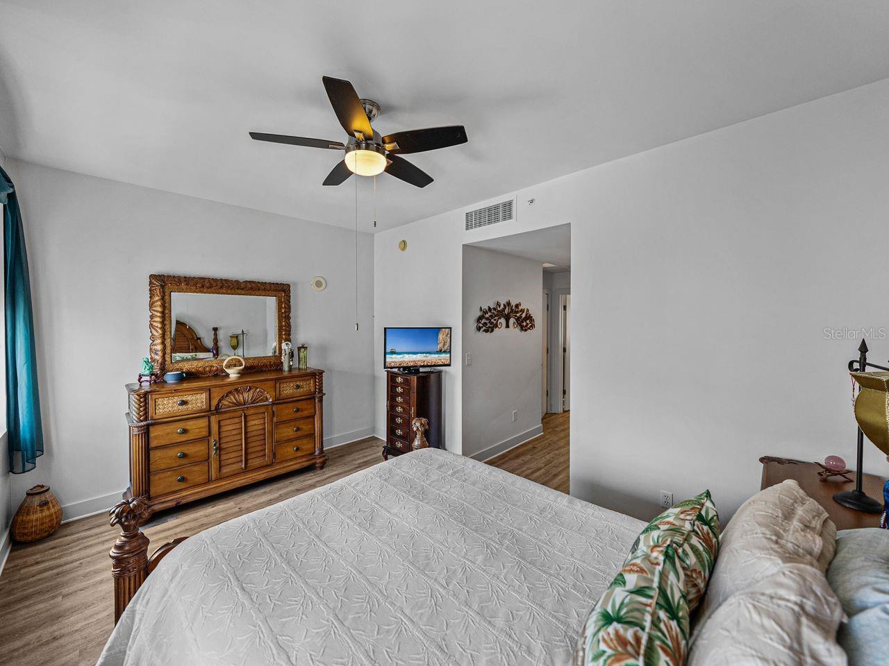 Listing photo id 40 for 1208 Kennedy Boulevard 914