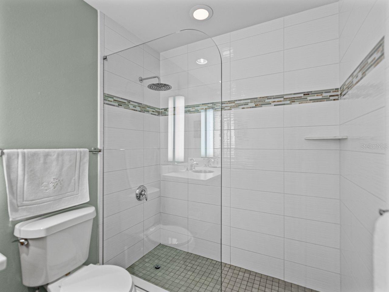Listing photo id 45 for 1208 Kennedy Boulevard 914