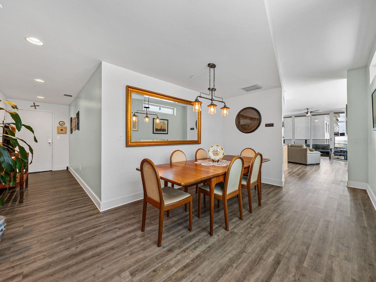 Listing photo id 7 for 1208 Kennedy Boulevard 914