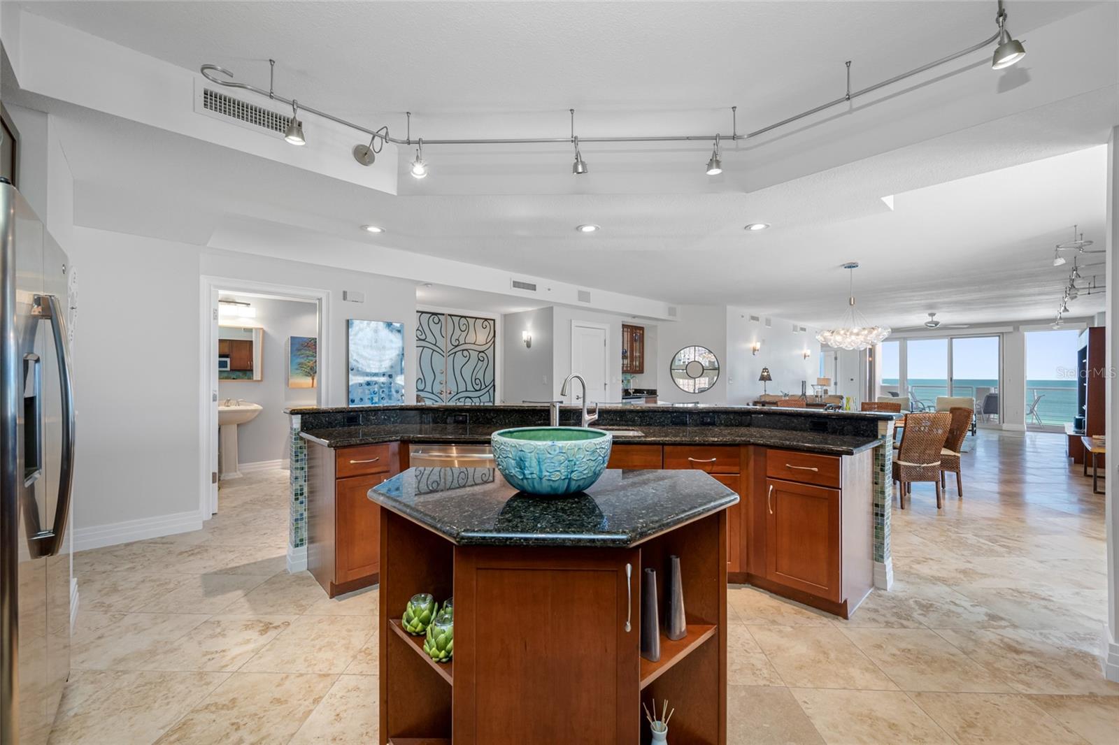 Image 12 of 32 For 1350 Gulf Boulevard 604