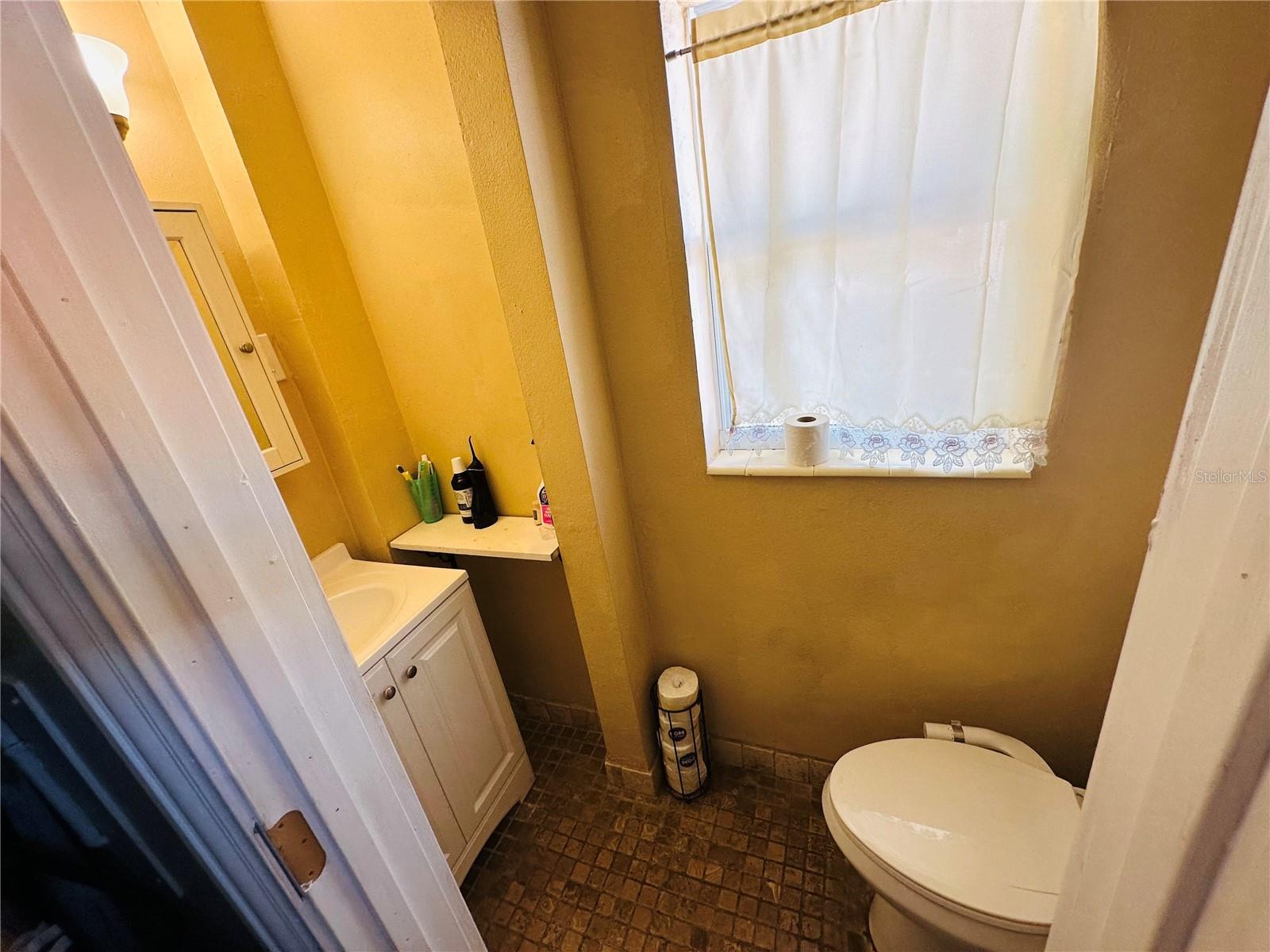 Image 41 of 46 For 1101 Alcazar Way S