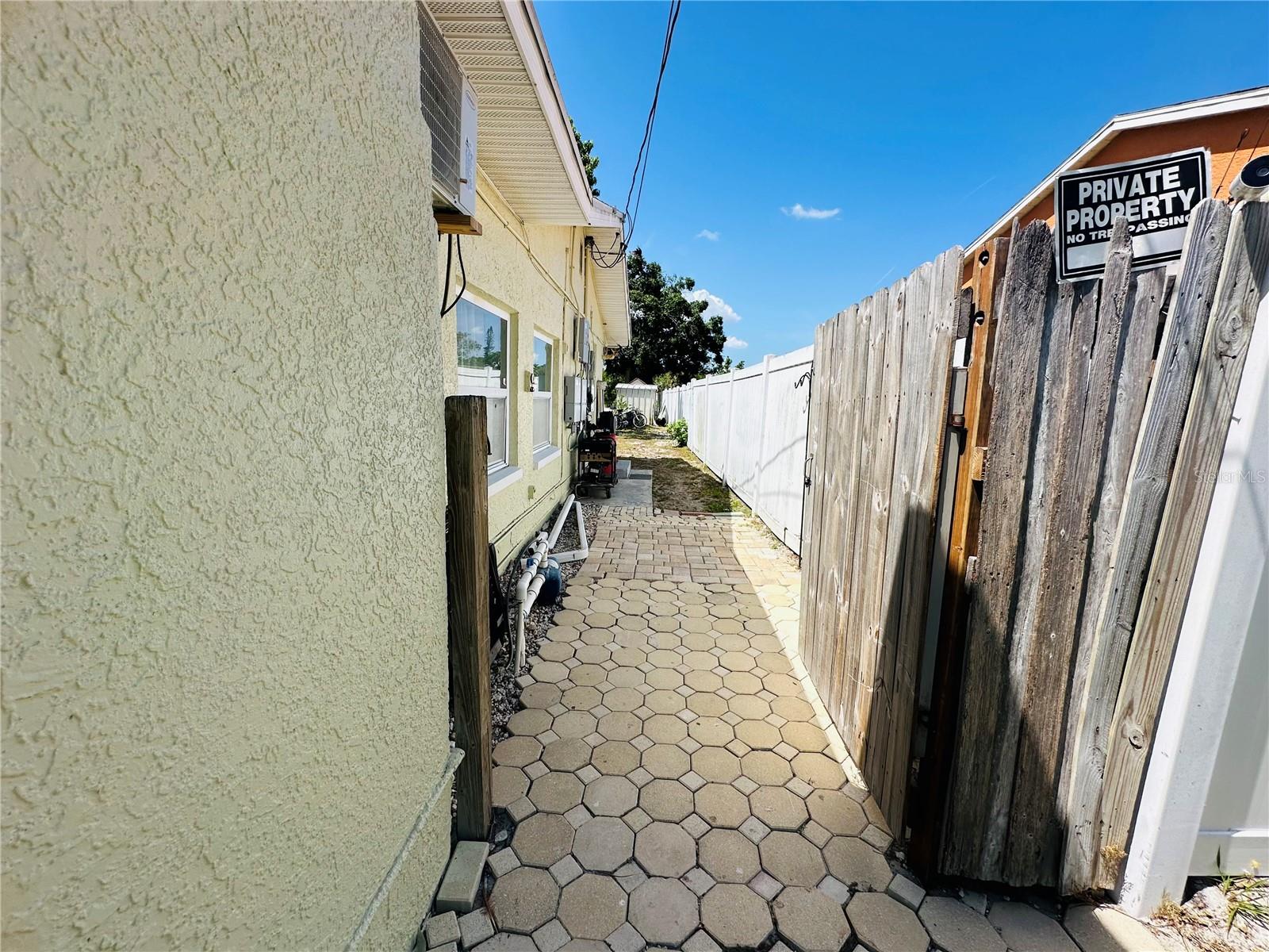 Image 7 of 46 For 1101 Alcazar Way S