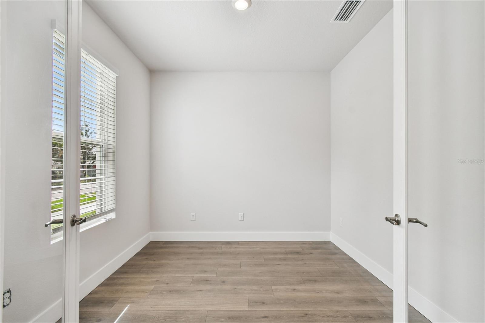 Image 19 of 41 For 406 Westland Avenue 1