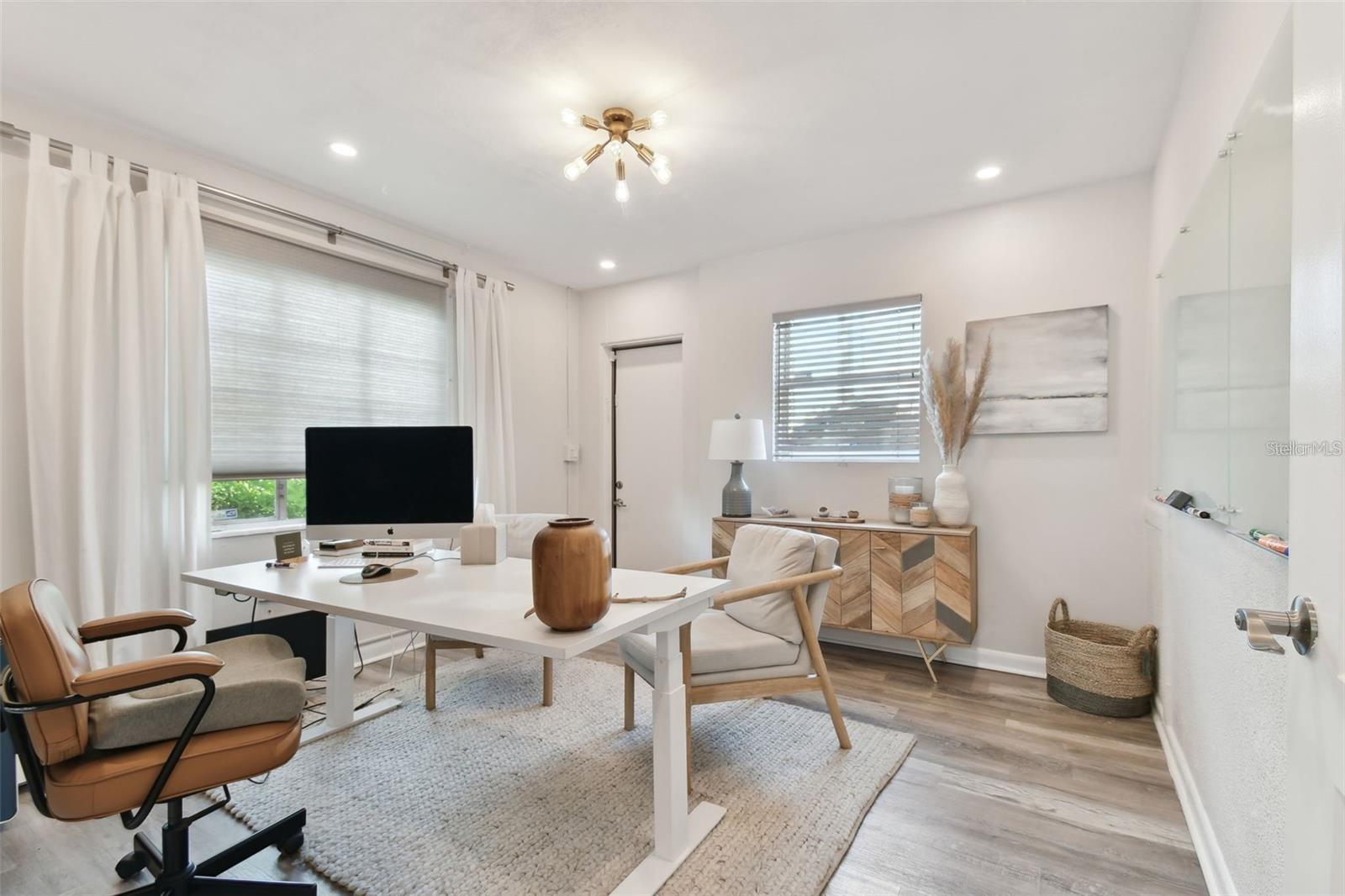 Listing photo id 8 for 3019 Azeele Street