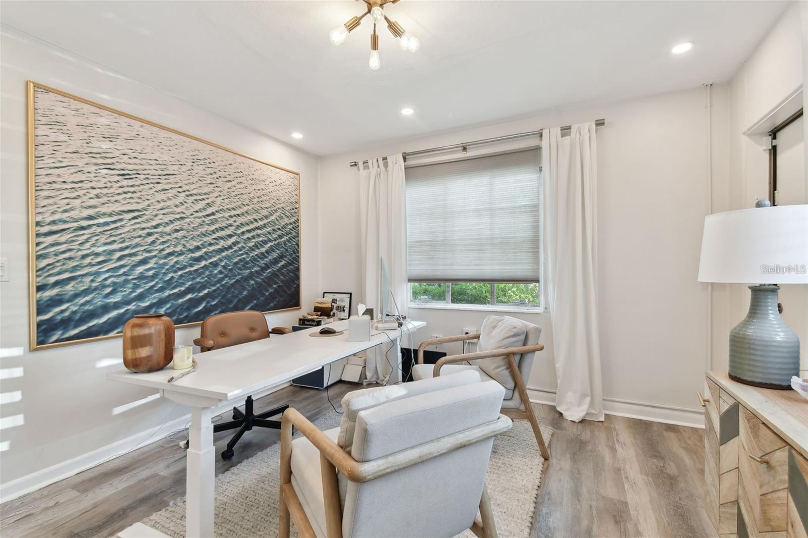 Listing photo id 9 for 3019 Azeele Street