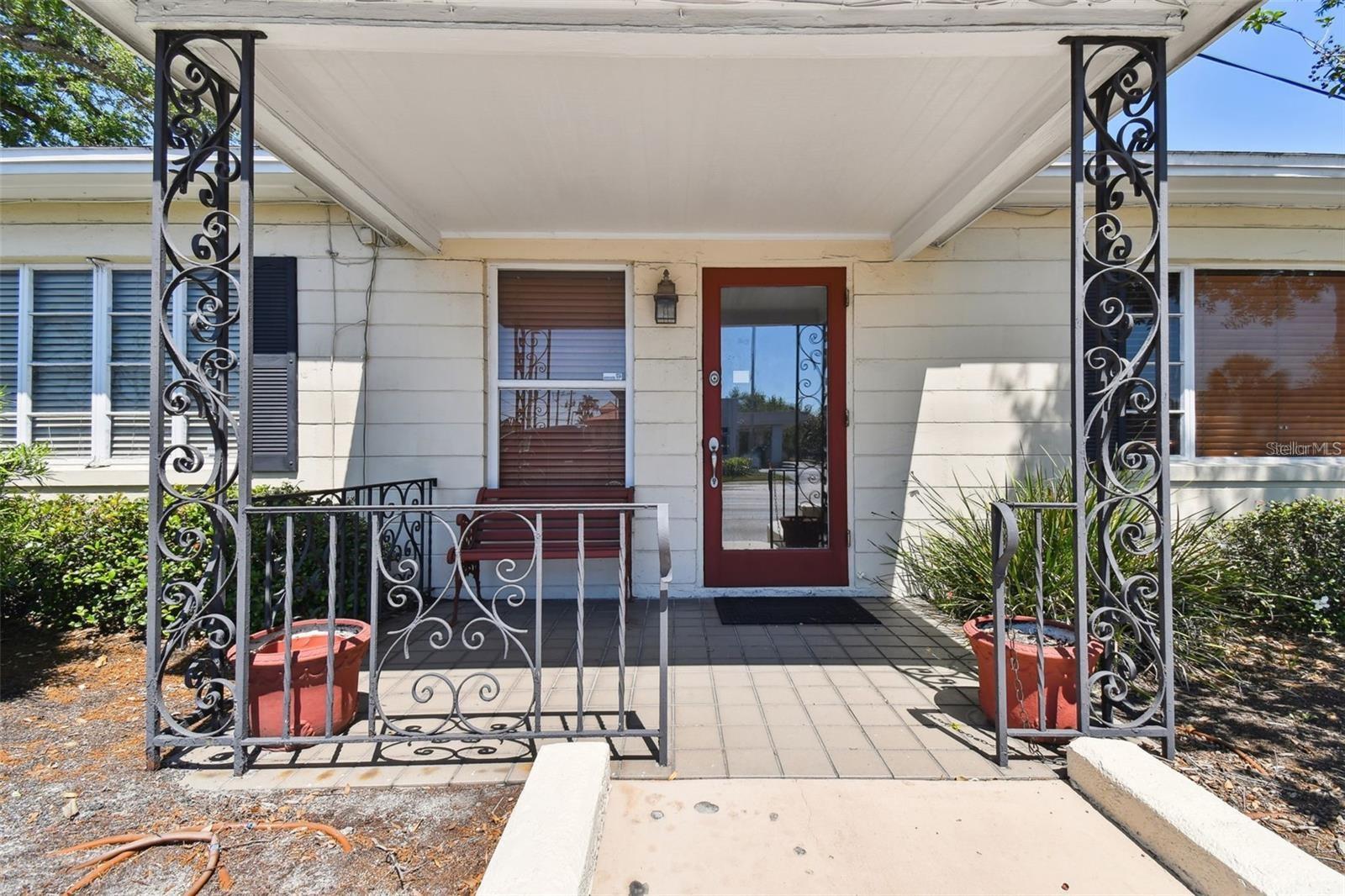 Listing photo id 21 for 3019 Azeele Street