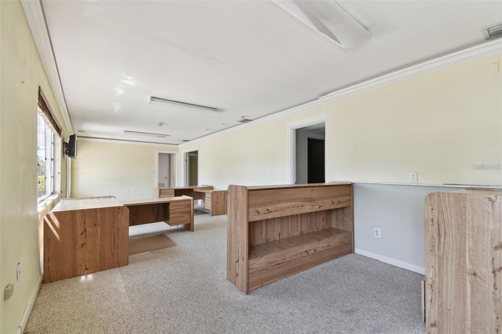 Listing photo id 26 for 3019 Azeele Street