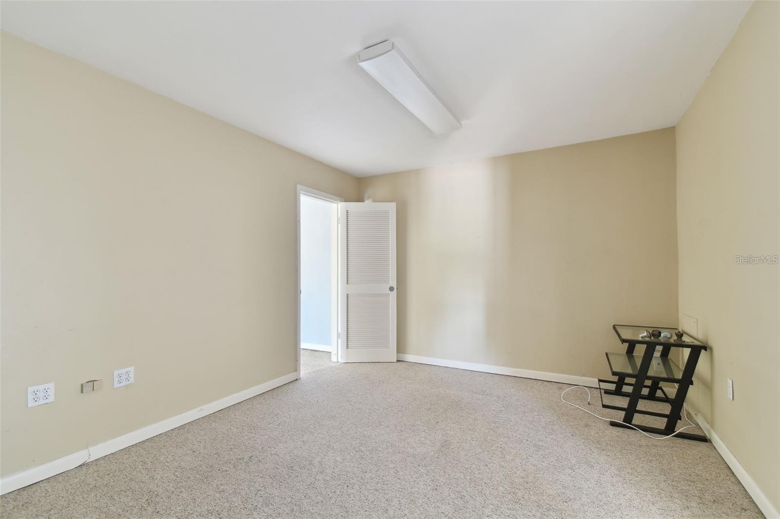 Listing photo id 34 for 3019 Azeele Street