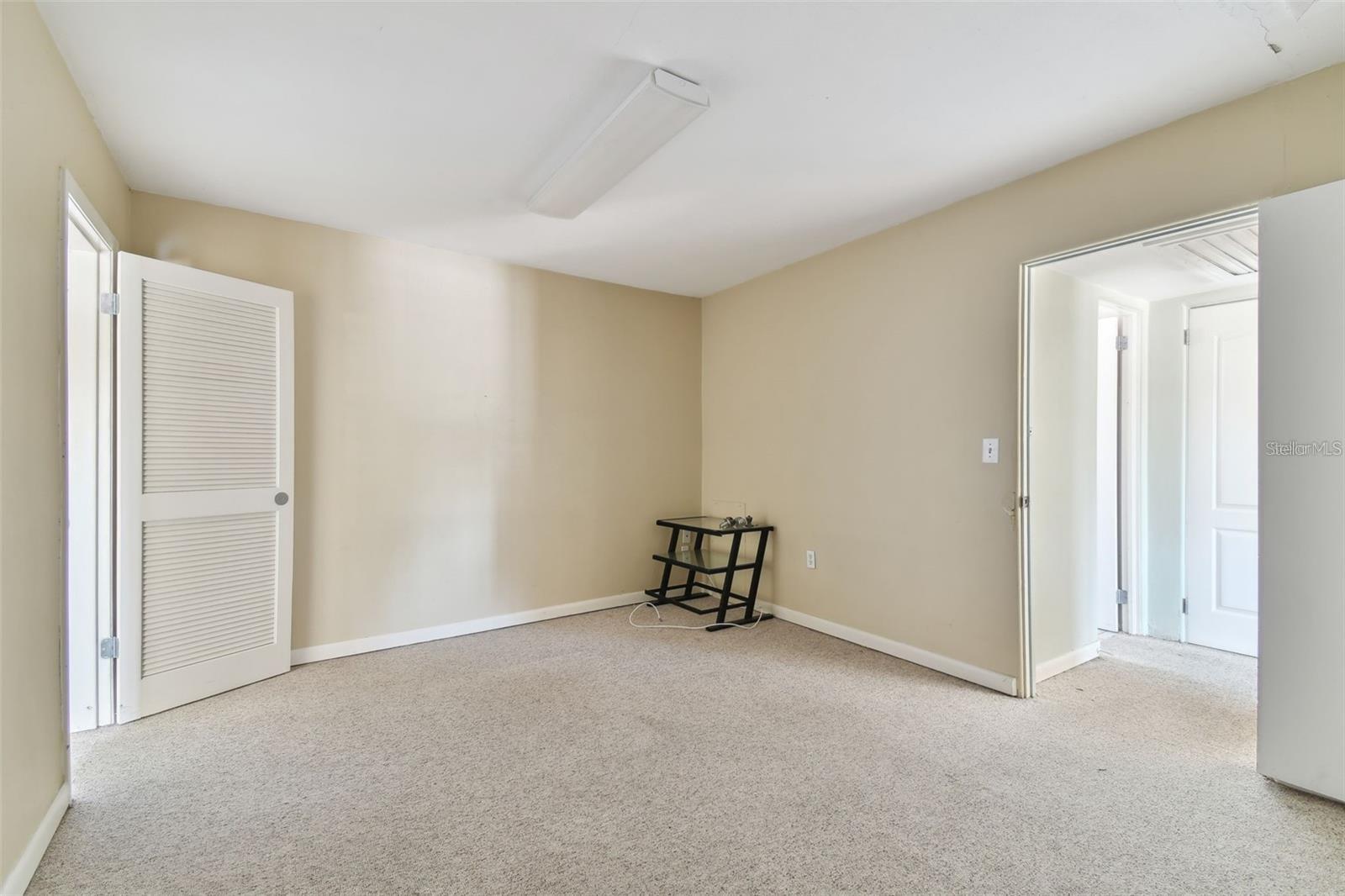 Listing photo id 35 for 3019 Azeele Street