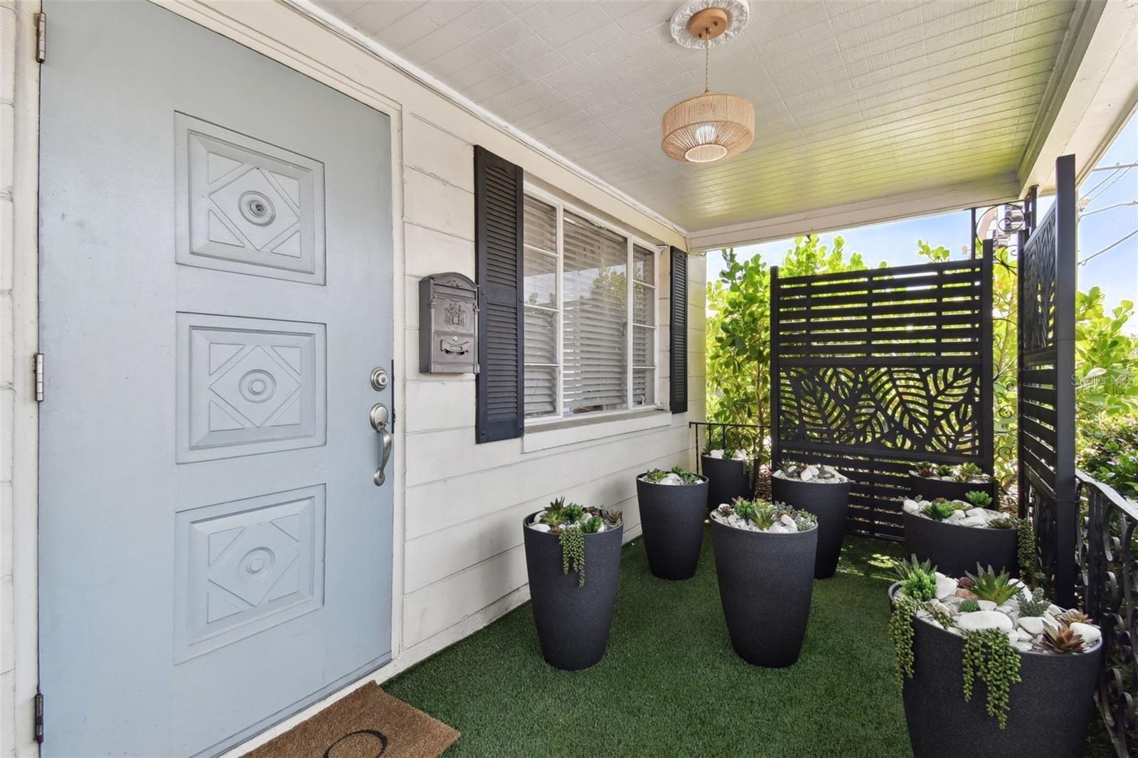 Listing photo id 2 for 3019 Azeele Street