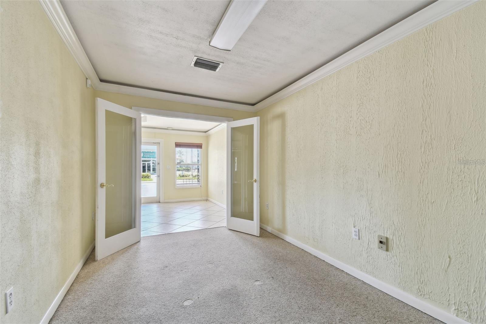 Listing photo id 39 for 3019 Azeele Street