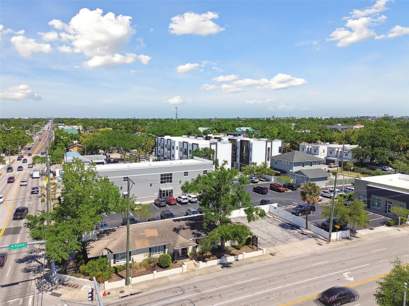 Listing photo id 47 for 3019 Azeele Street