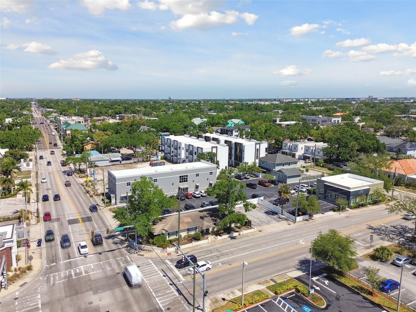 Listing photo id 48 for 3019 Azeele Street