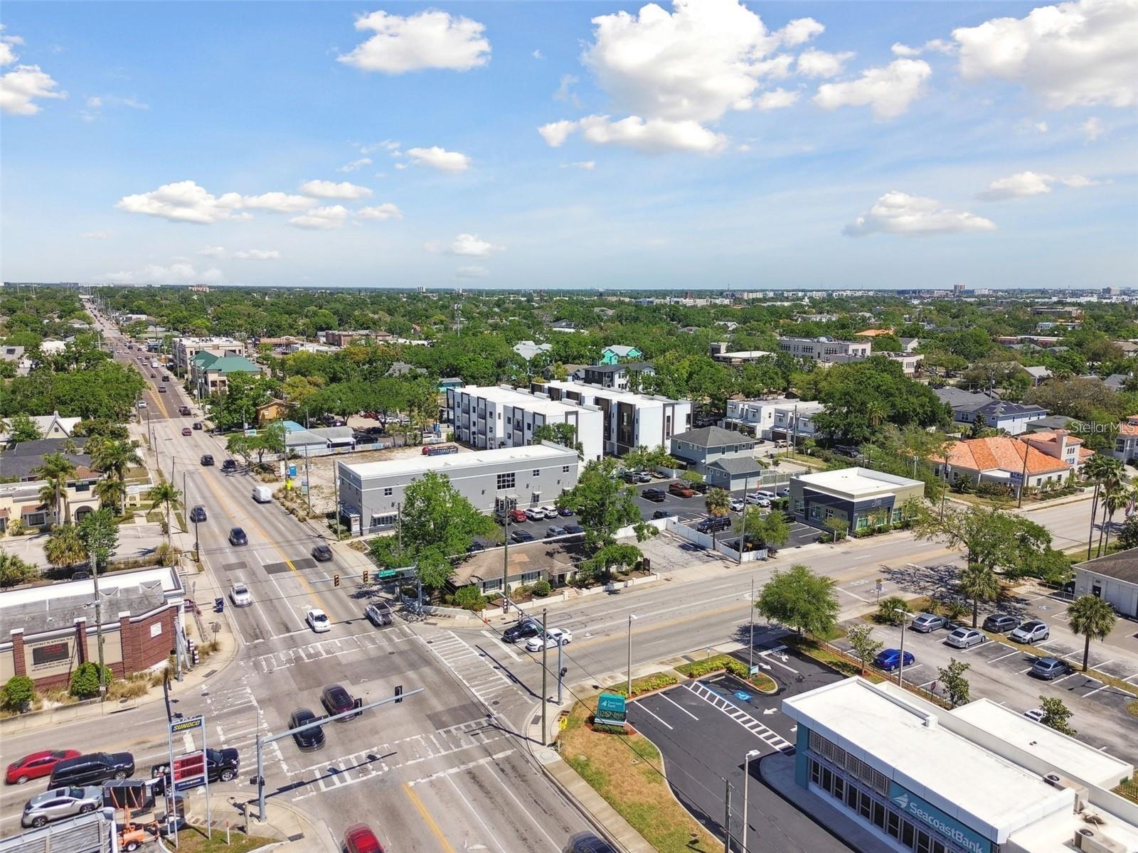 Listing photo id 49 for 3019 Azeele Street